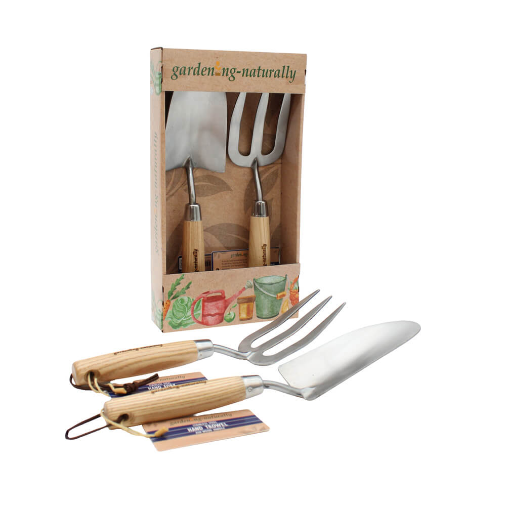 Set of gardening tools with wooden handles in front of a branded packaging box on a white background.