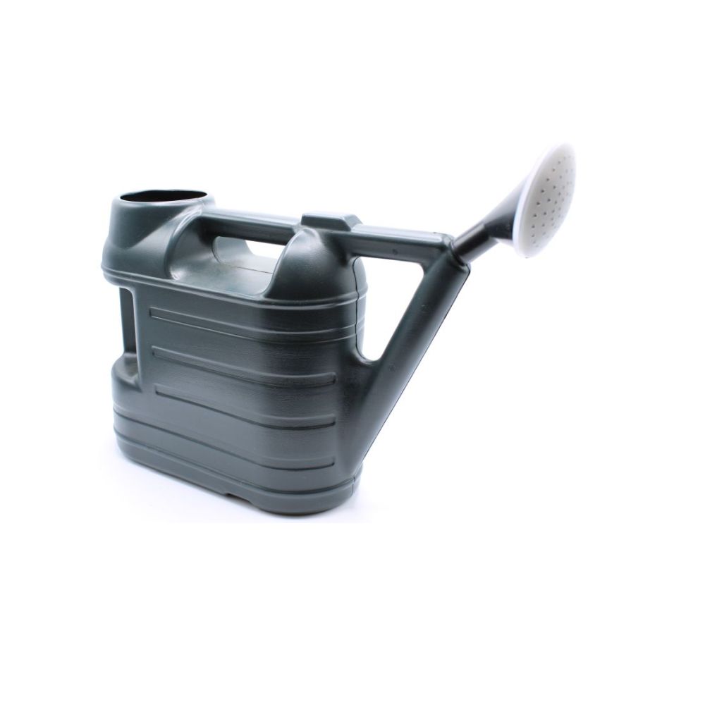 Nematode watering can for watering on nematodes